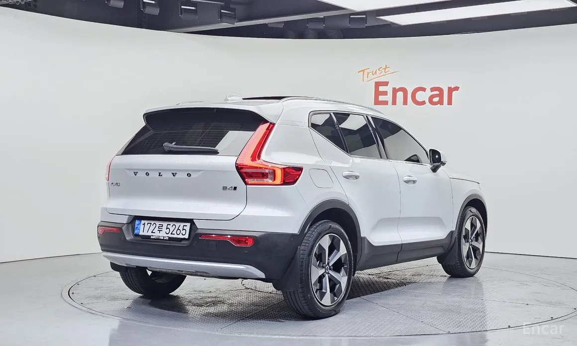 Фото 2 - Volvo XC40
