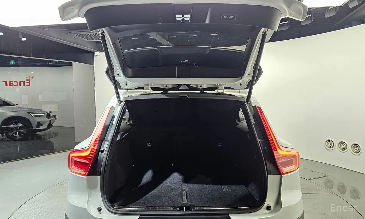 Фото 20 - Volvo XC40