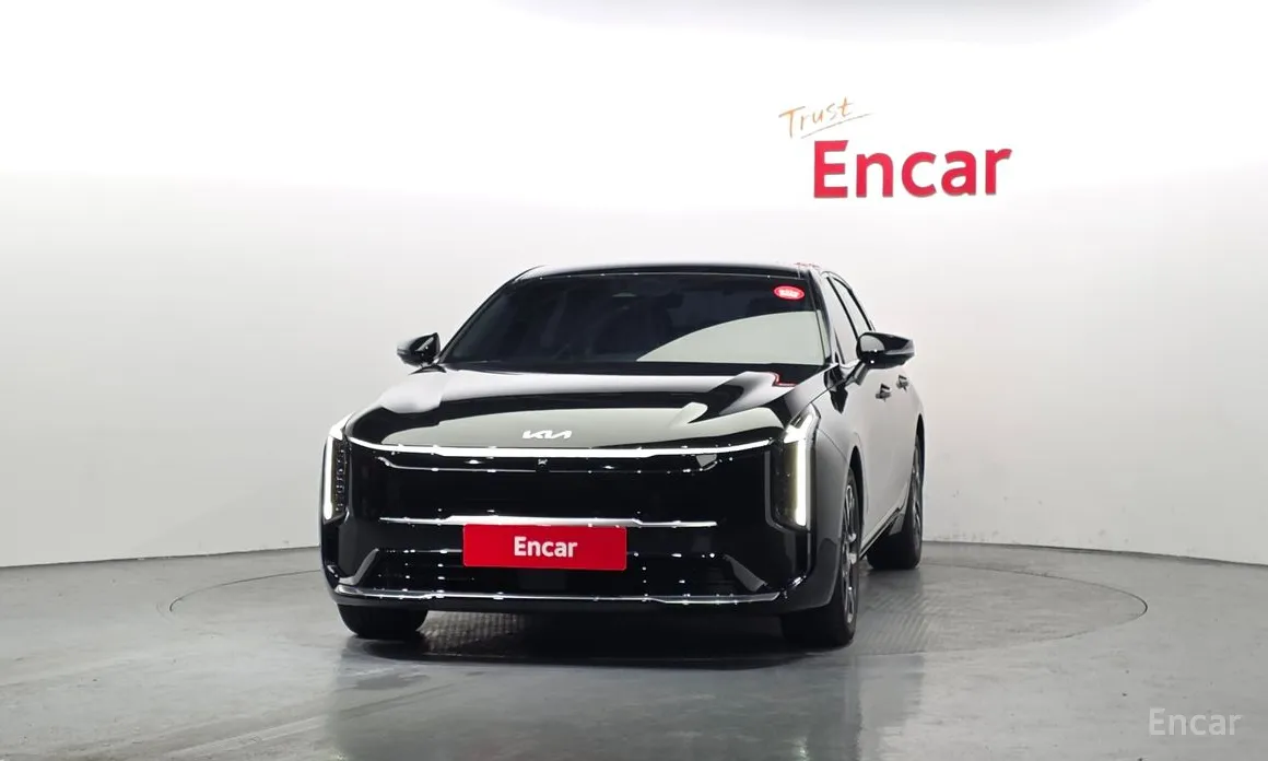 Photo 3 - Kia K8
