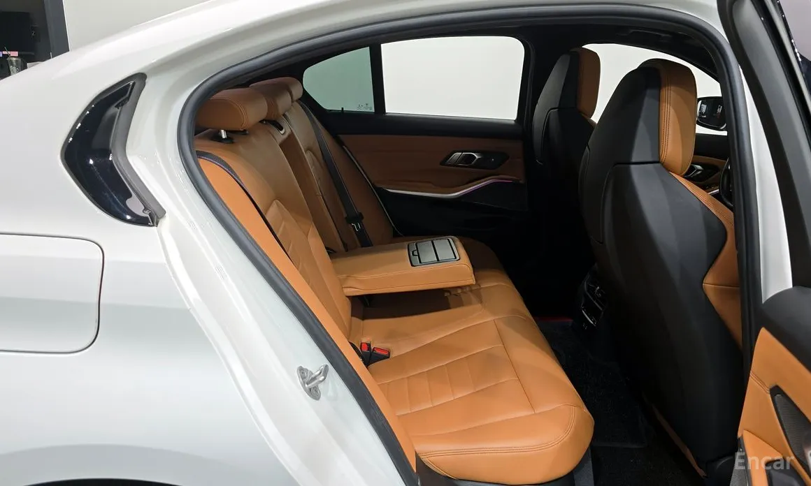 Photo 12 - BMW 3 Series