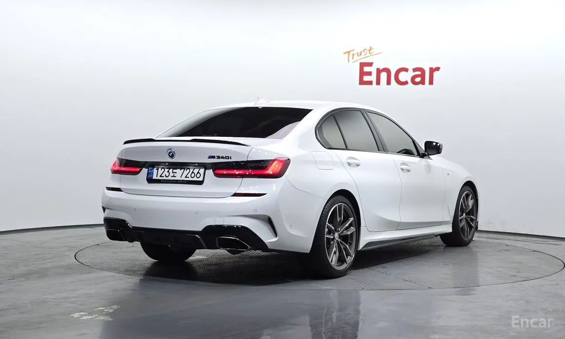 Photo 2 - BMW 3 Series