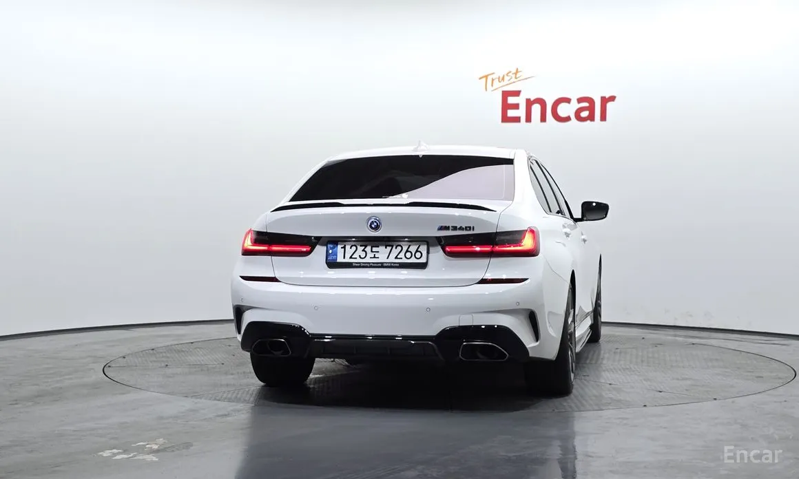 Photo 4 - BMW 3 Series