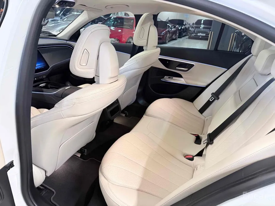 Фото 10 - Mercedes-Benz E-Class