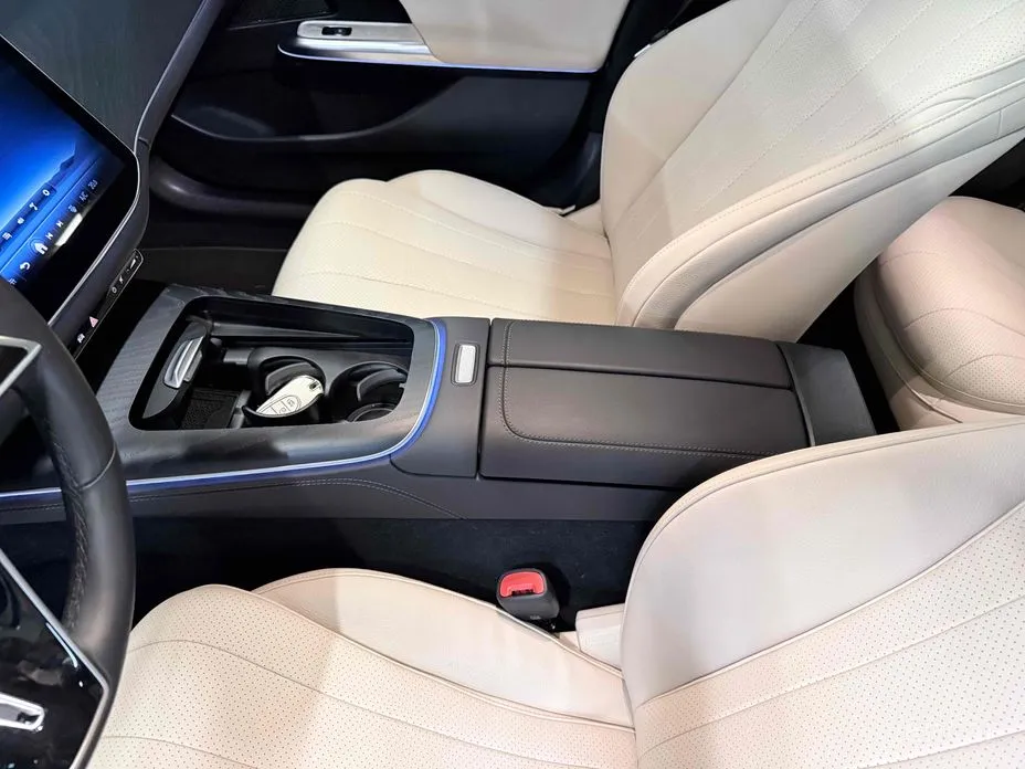 Фото 15 - Mercedes-Benz E-Class