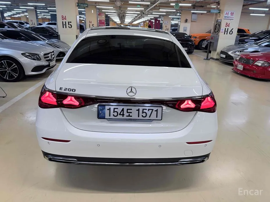 Фото 4 - Mercedes-Benz E-Class