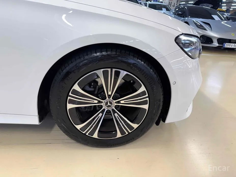 Фото 5 - Mercedes-Benz E-Class