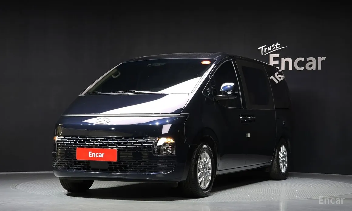 Фото 1 - Hyundai Staria