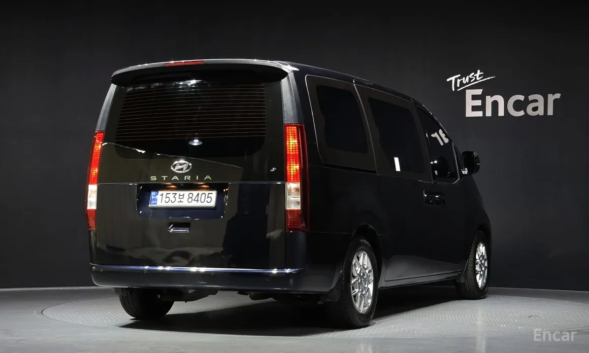 Фото 2 - Hyundai Staria