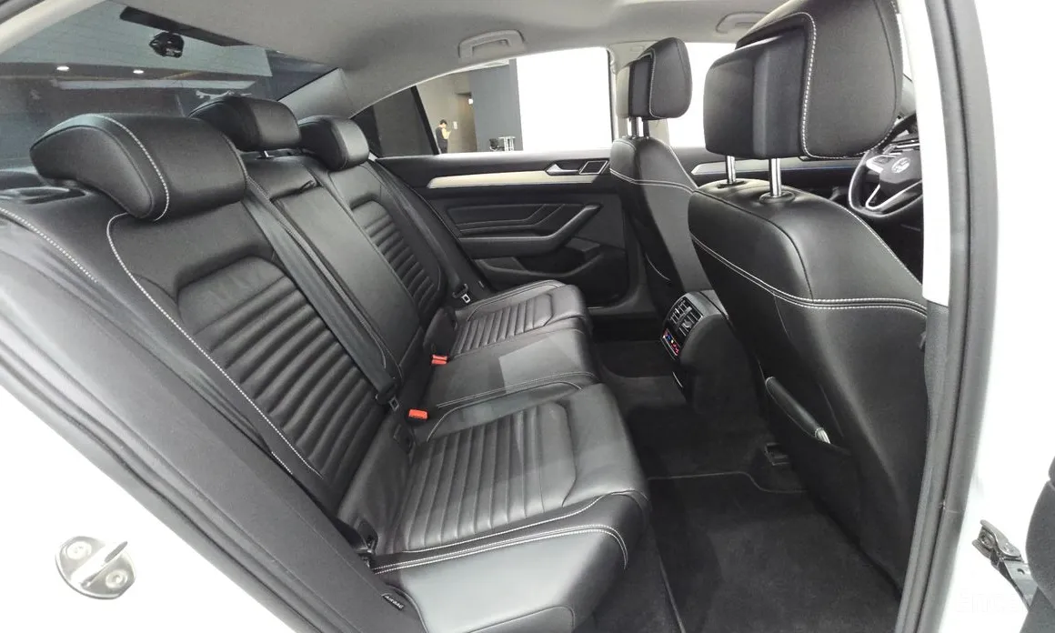 Фото 12 - Volkswagen Passat