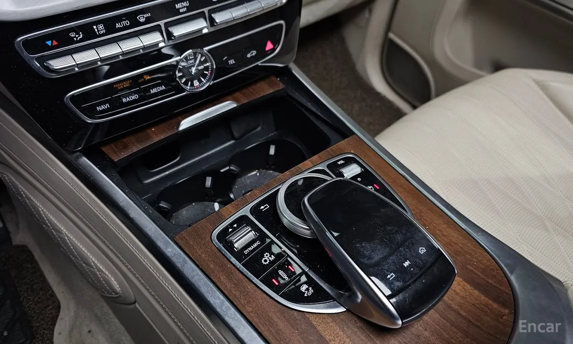 Фото 19 - Mercedes-Benz G-Class