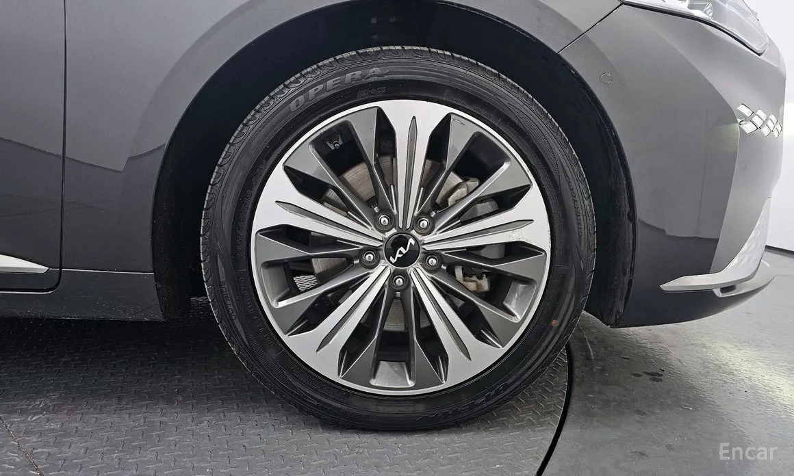 Фото 17 - Kia K8