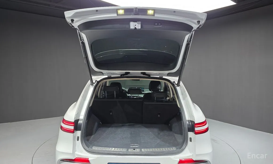 Фото 20 - Genesis GV70