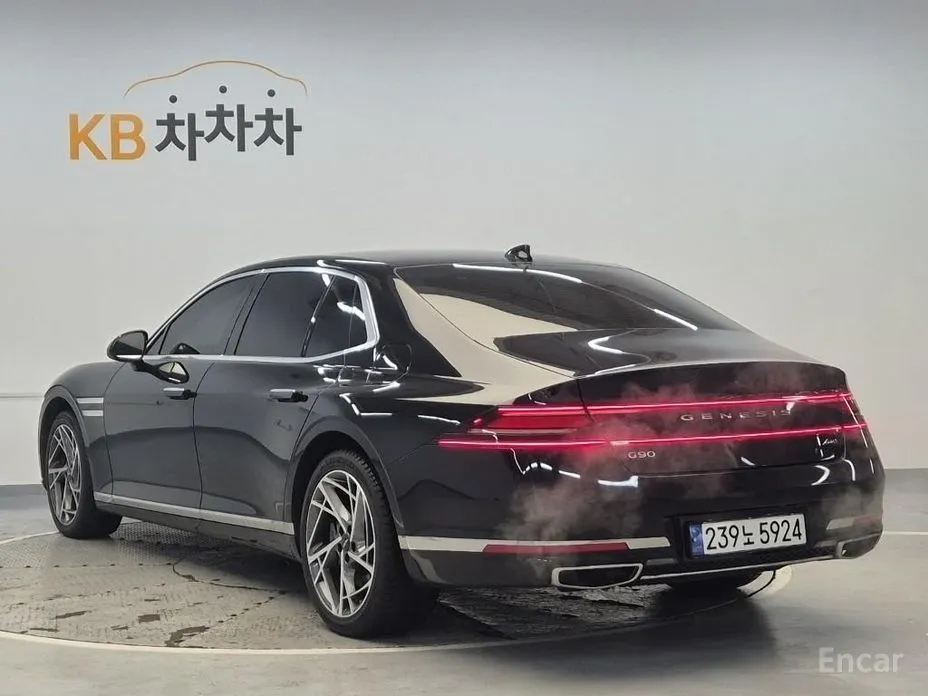 Фото 2 - Genesis G90