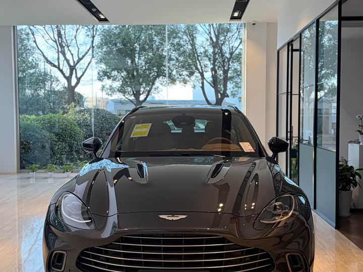 Фото 2 - Aston Martin DBX