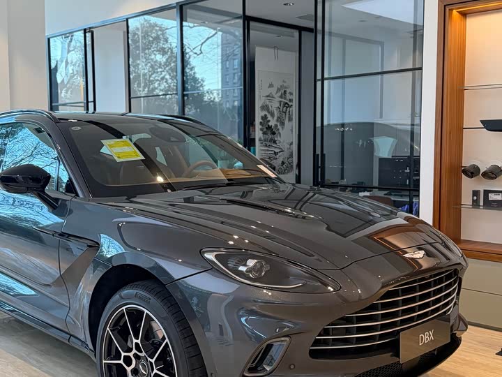 Фото 3 - Aston Martin DBX