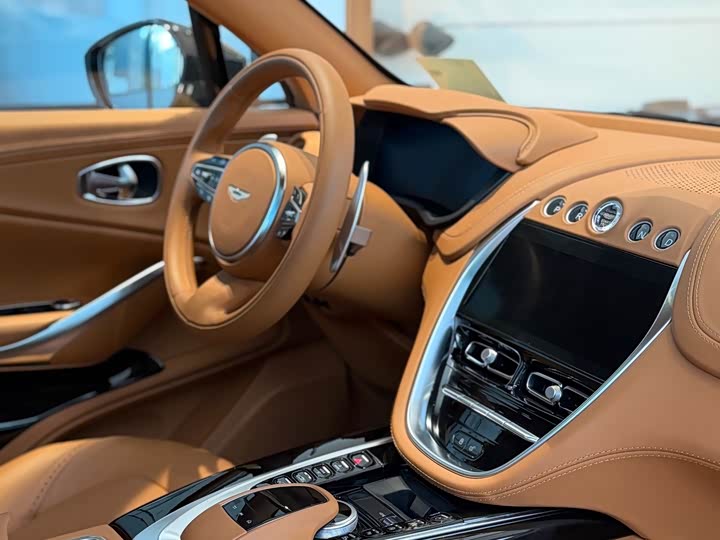 Фото 4 - Aston Martin DBX