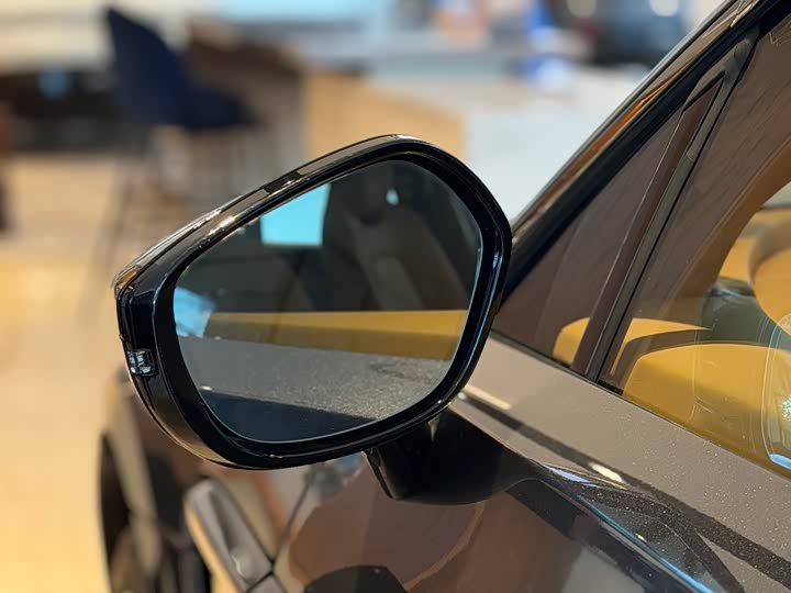 Фото 7 - Aston Martin DBX