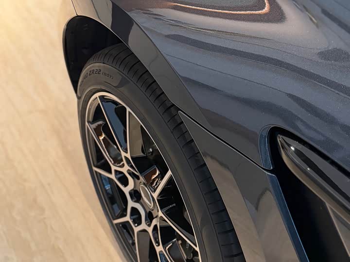 Фото 8 - Aston Martin DBX