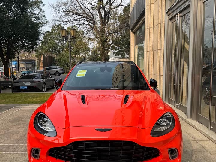 Фото 2 - Aston Martin DBX