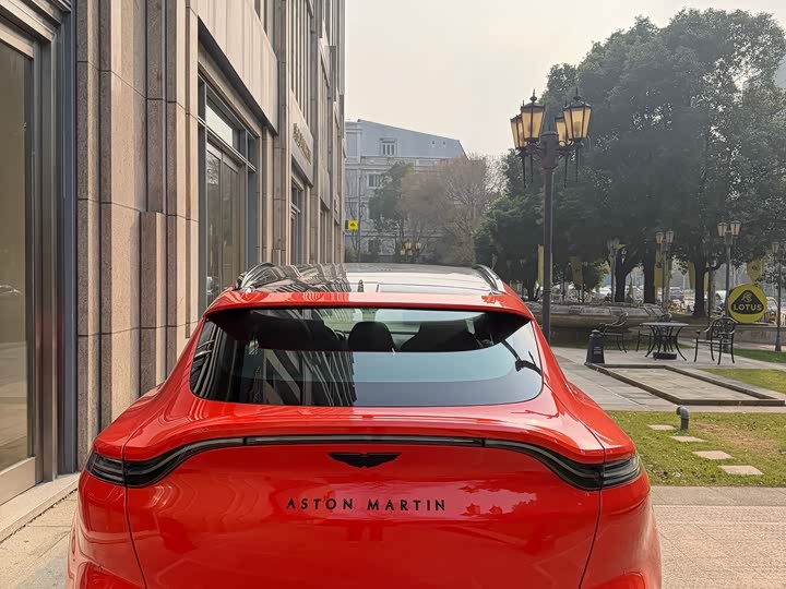 Фото 4 - Aston Martin DBX