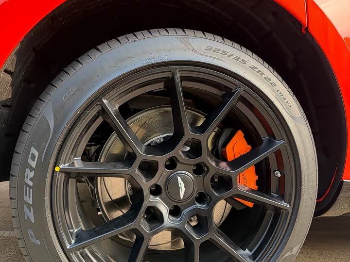 Фото 6 - Aston Martin DBX