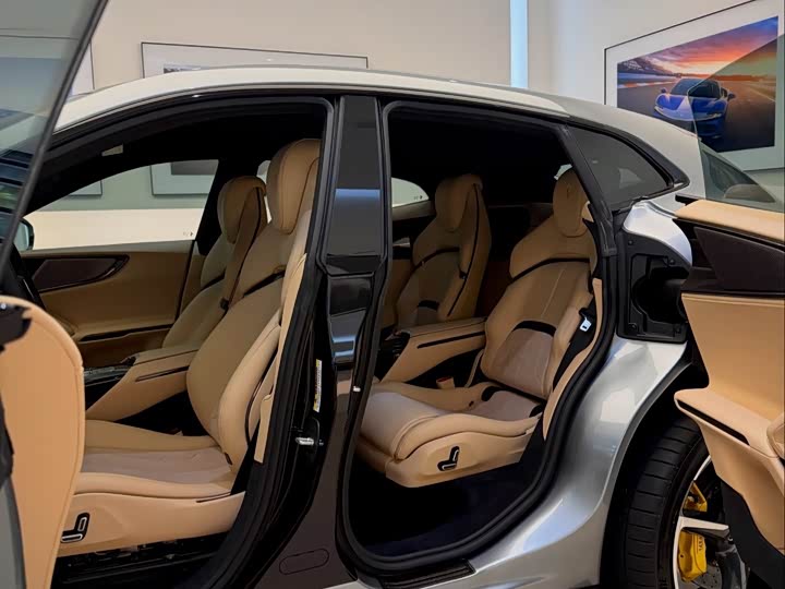 Фото 2 - Ferrari Purosangue