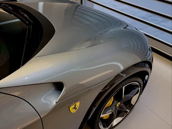 Фото 5 - Ferrari Purosangue