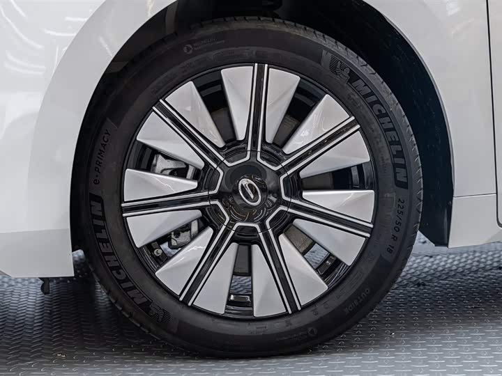 Фото 8 - GAC Trumpchi E8