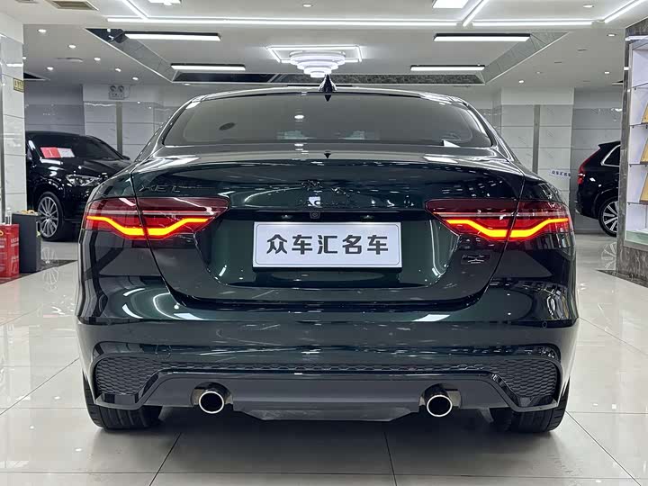 Photo 5 - Jaguar XE L