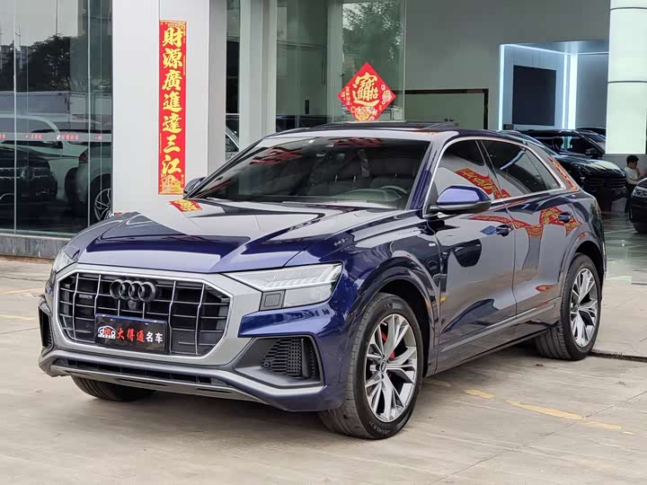 Фото 1 - Audi Q8