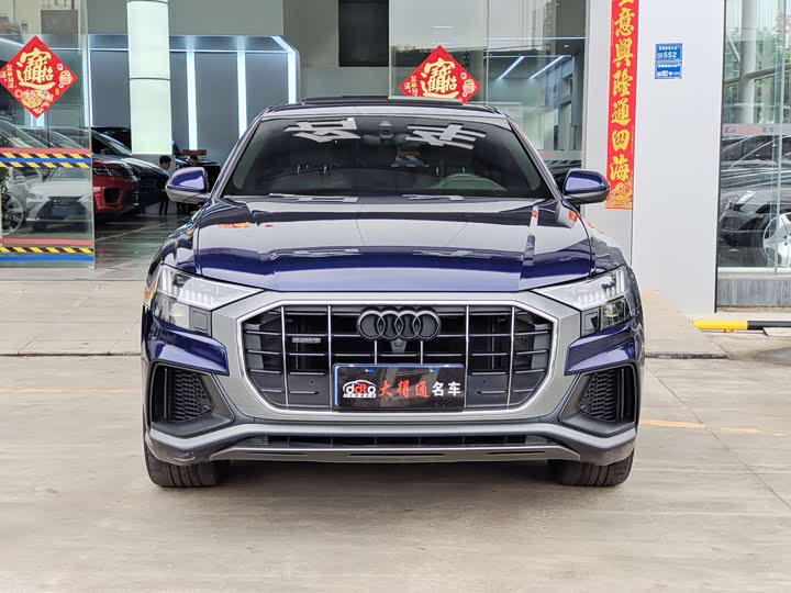Фото 2 - Audi Q8