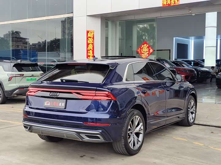 Фото 3 - Audi Q8