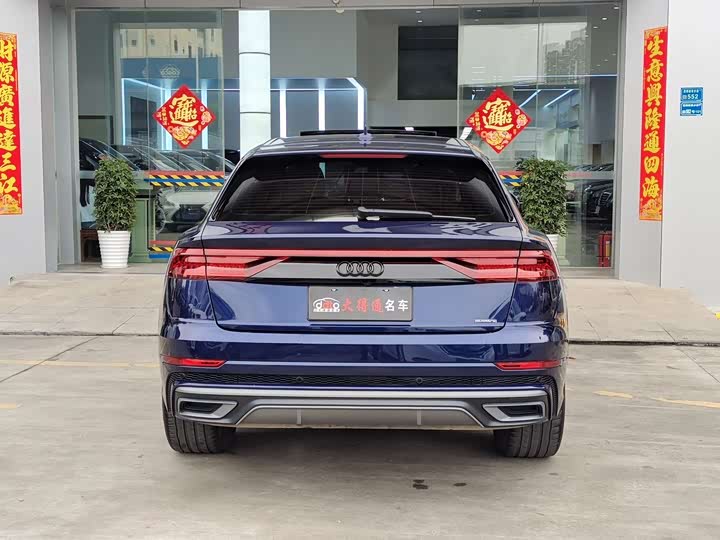 Фото 4 - Audi Q8