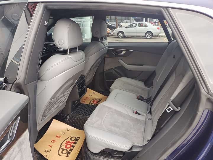 Фото 6 - Audi Q8