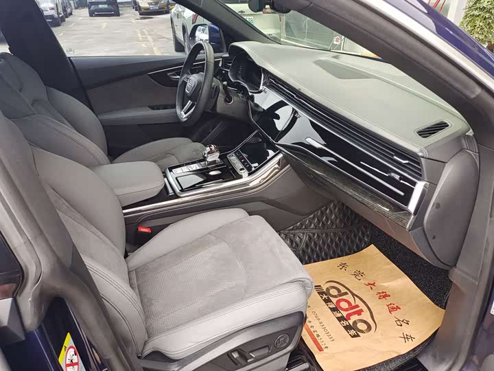 Фото 7 - Audi Q8