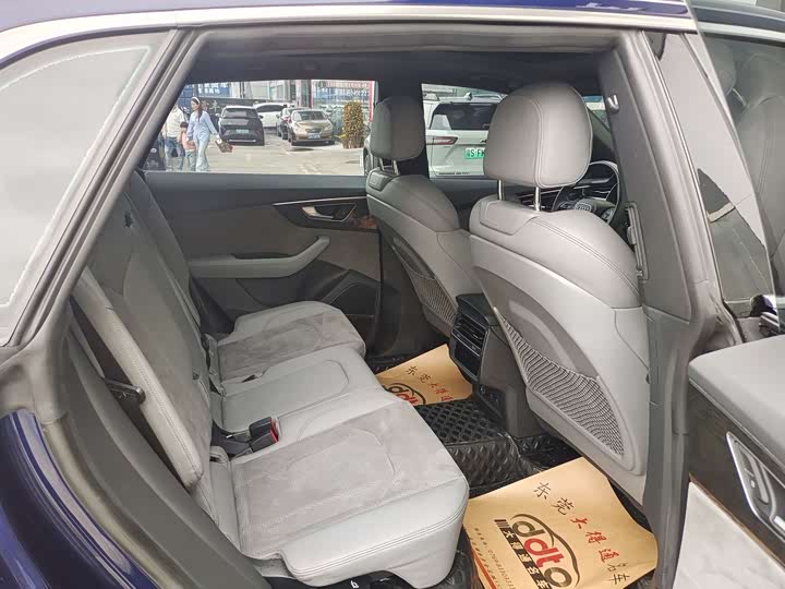 Фото 8 - Audi Q8