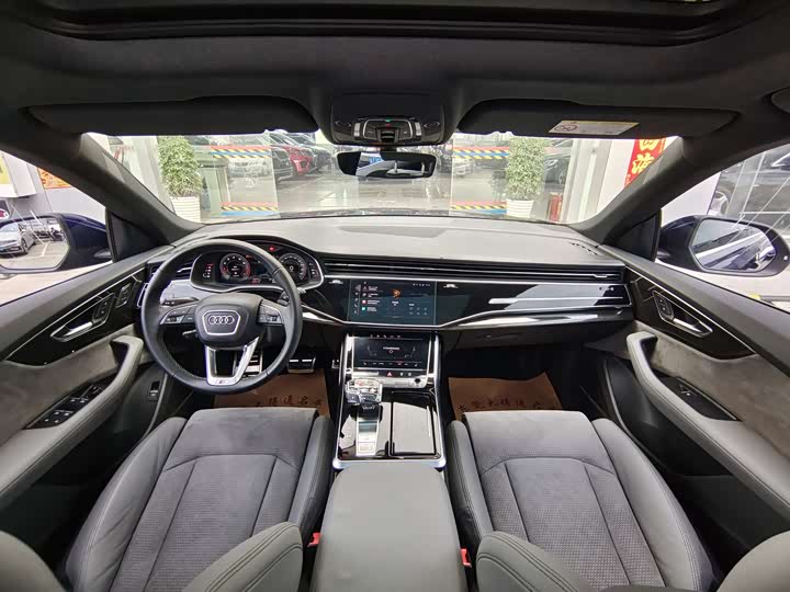 Фото 9 - Audi Q8