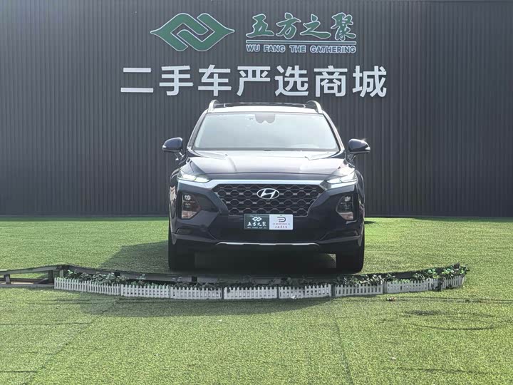 Фото 2 - Hyundai Santa Fe