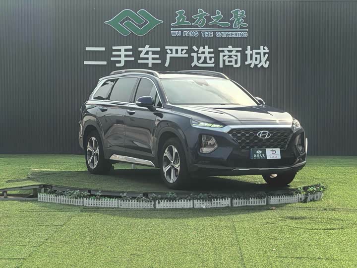 Фото 3 - Hyundai Santa Fe
