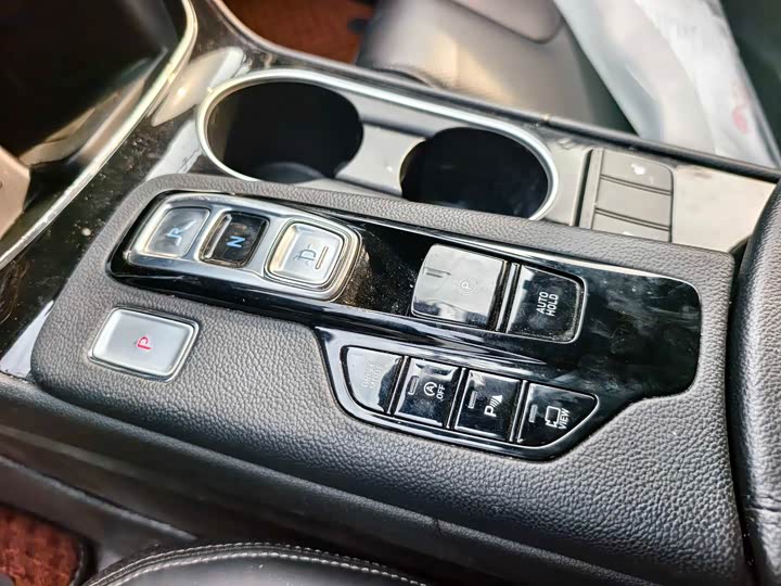 Фото 6 - Hyundai Santa Fe