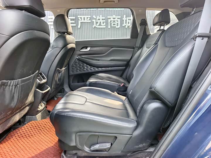 Фото 7 - Hyundai Santa Fe