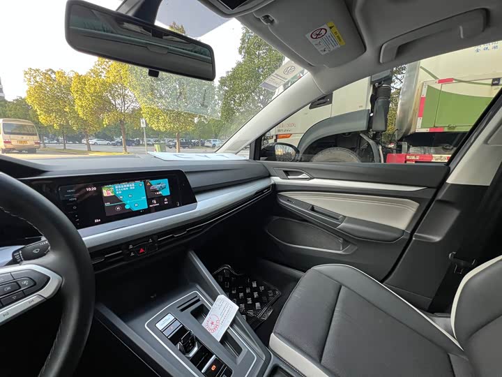 Photo 6 - Volkswagen Golf