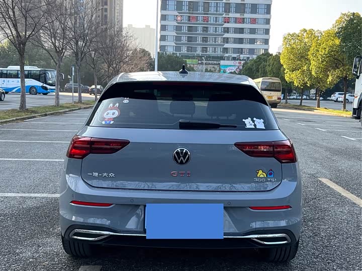 Photo 9 - Volkswagen Golf