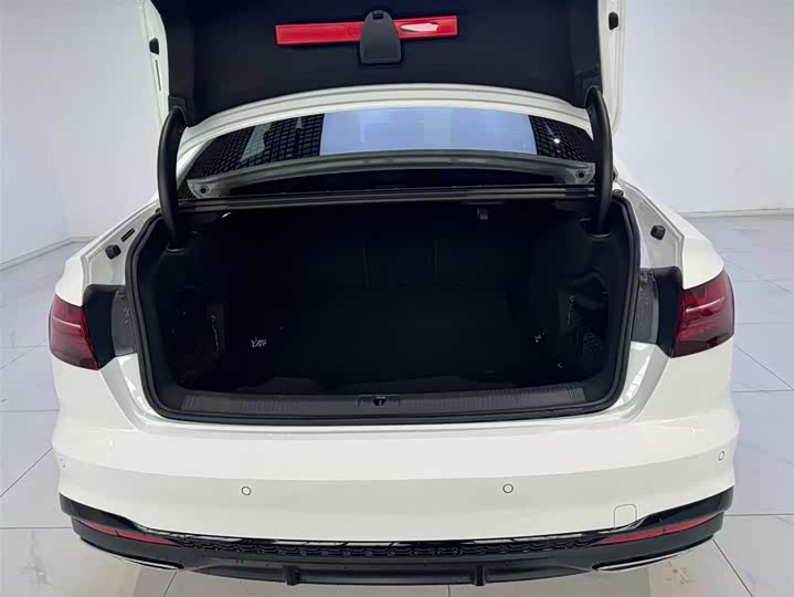 Фото 6 - Audi A4L