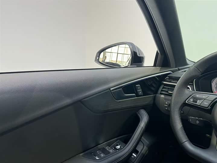 Фото 9 - Audi A4L