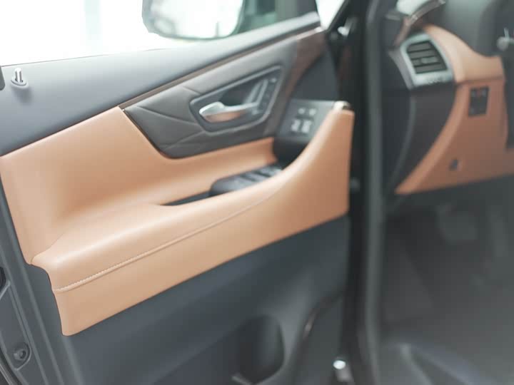 Photo 6 - Toyota Alphard