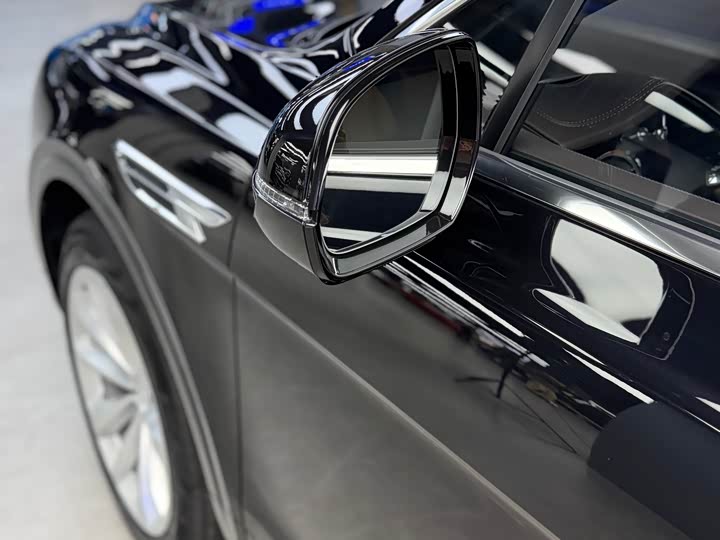 Фото 8 - Bentley Bentayga