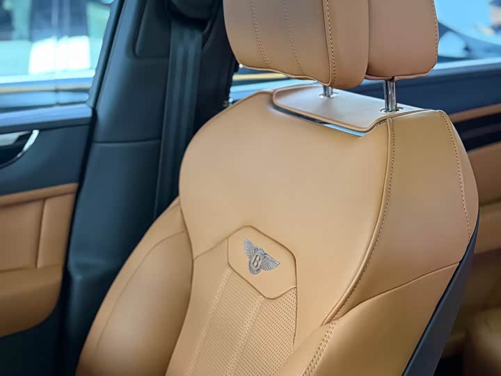 Фото 9 - Bentley Bentayga