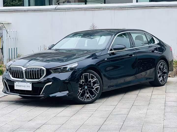 Фото 1 - BMW 5 Series