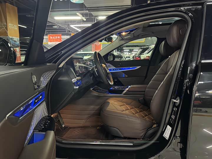 Фото 9 - BMW 7 Series